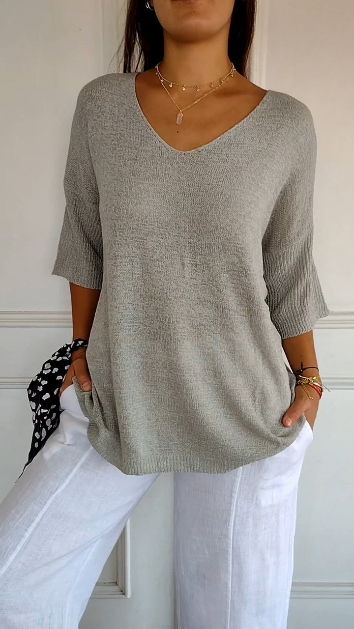 Mia | Timeless V-Neck Top