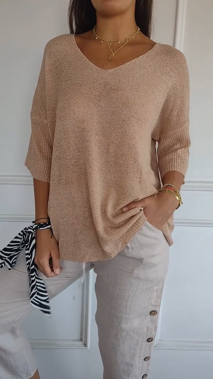Mia | Timeless V-Neck Top
